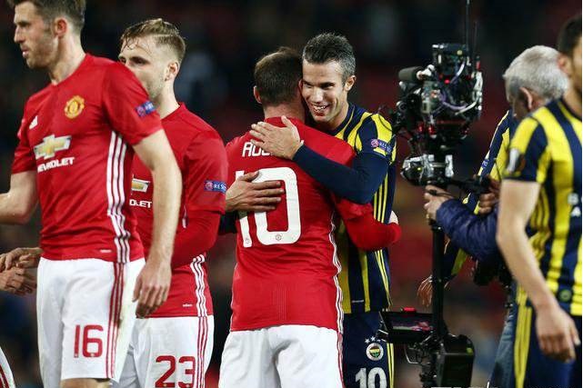 Kaiyun Sports-热火带队取胜！，Ming重要时刻重返赛场观众掌声雷动(热火三巨头夺冠阵容)