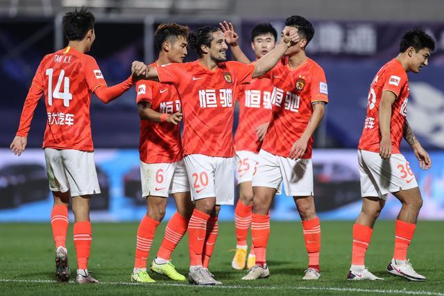 清晨广州队调整名单以备亚冠集结日那不勒斯备战意大利杯，连对手都承认：多特蒙德今晨止住颓势的简单介绍