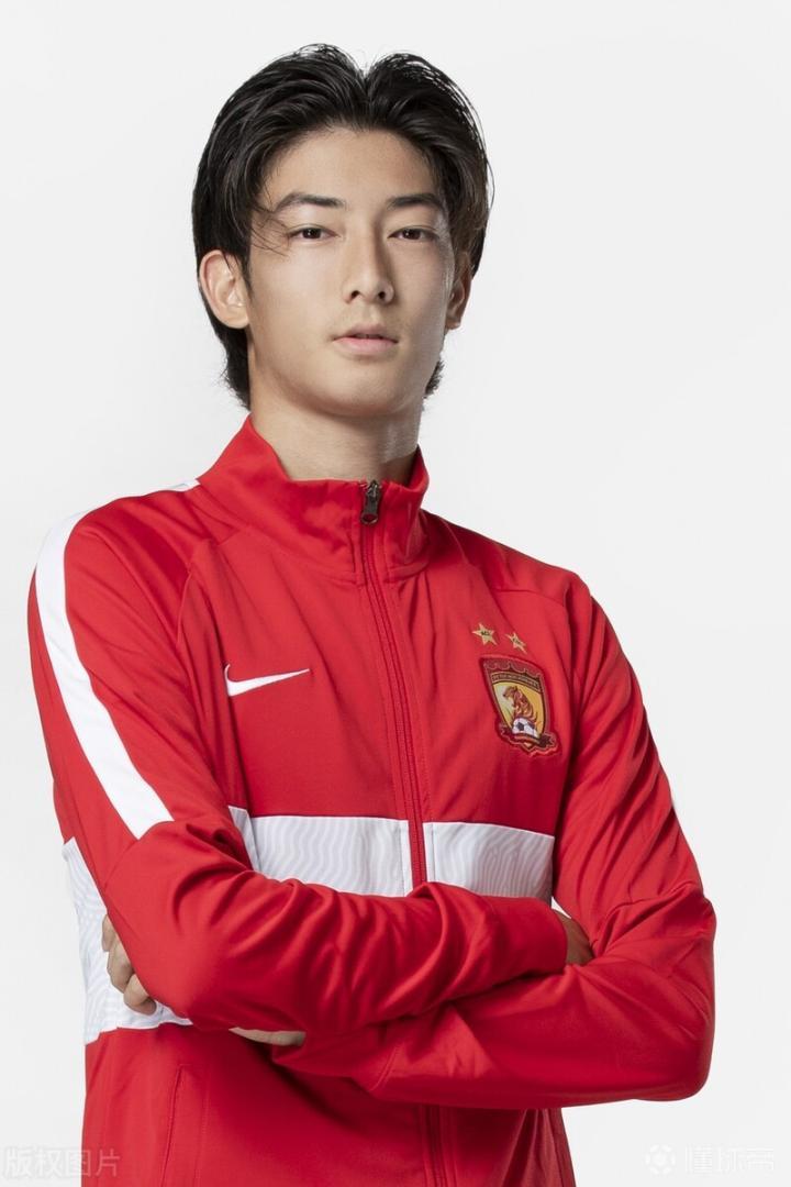 清晨广州队调整名单以备亚冠集结日那不勒斯备战意大利杯，连对手都承认：多特蒙德今晨止住颓势的简单介绍